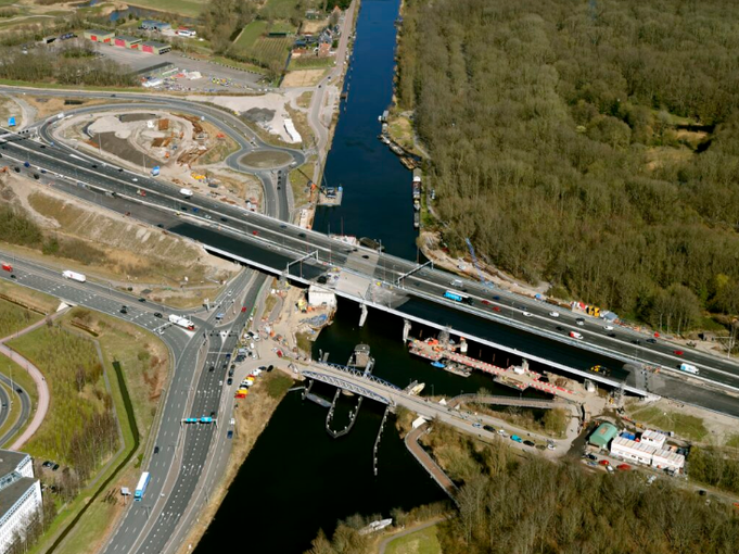 Afbouw bedieningsgebouw Schipholbrug A9 Amstelveen.