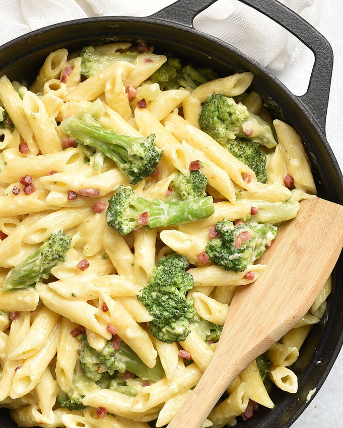 Pasta mit Brokkoli Käse Soße