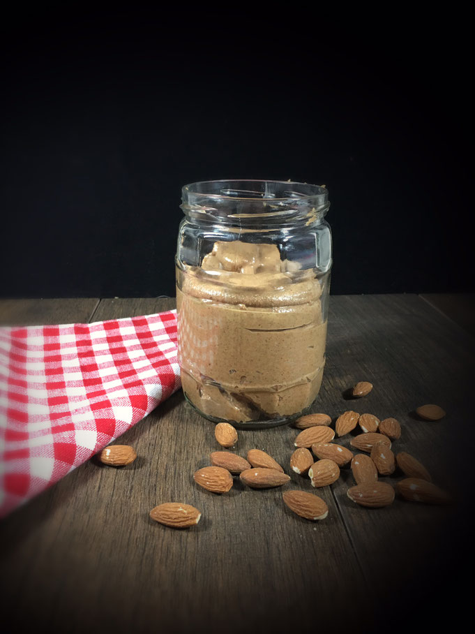 Nougat Mandelmus selbst gemacht mit dem Thermomix vegan
