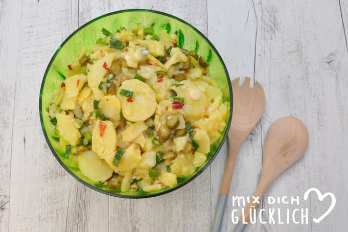 bester Kartoffelsalat ohne Mayonnaise. Mit Apfel für eine ganz besondere Note. Sehr lecker.