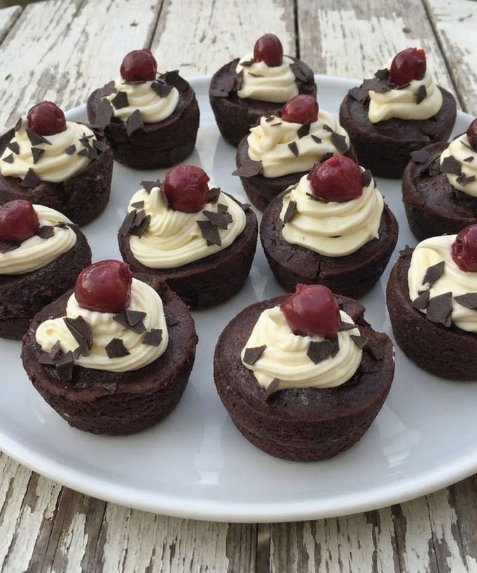 Cupcakes vegan, Muffins vegan, Muffins Schokolade Kirschen, Muffins Schoko Kirsch vegan, Thermomix Muffins vegan, Buttercreme vegan Thermomix, Buttercreme vegan, Topping Muffins Thermomix, Topping Muffins vegan