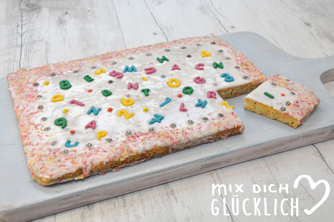 Zitronenkuchen vom Blech ohne Ei vegan möglich einfacher Rührkuchen