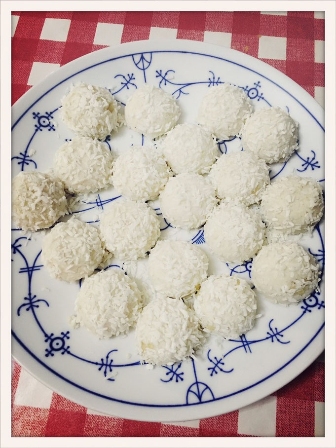 Raffaello selbst gemacht, Raffaello vegan, Raffaello glutenfrei, Kokospralinen selbst gemacht, Raffaelo Thermomix vegan, Raffaello glutenfrei Thermomix