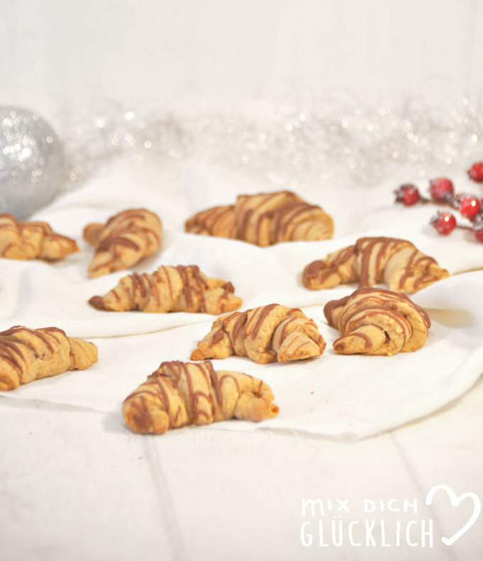 Haselnuss Hörnchen klein Weihnachtsbäckerei statt klassischer Kekse vegan möglich