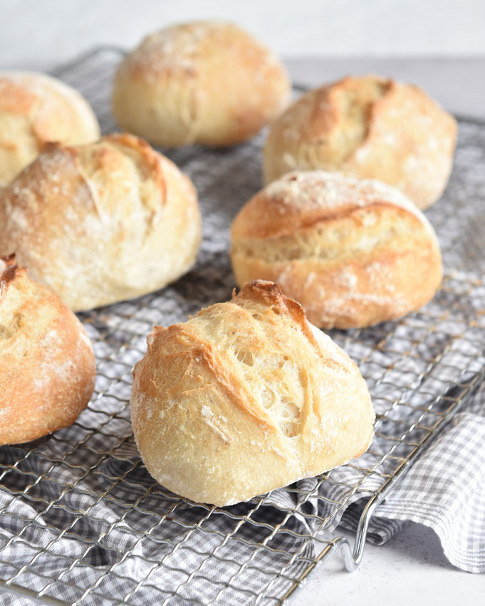 Luftige Sonntagsbrötchen mit 1 g Hefe Thermomix