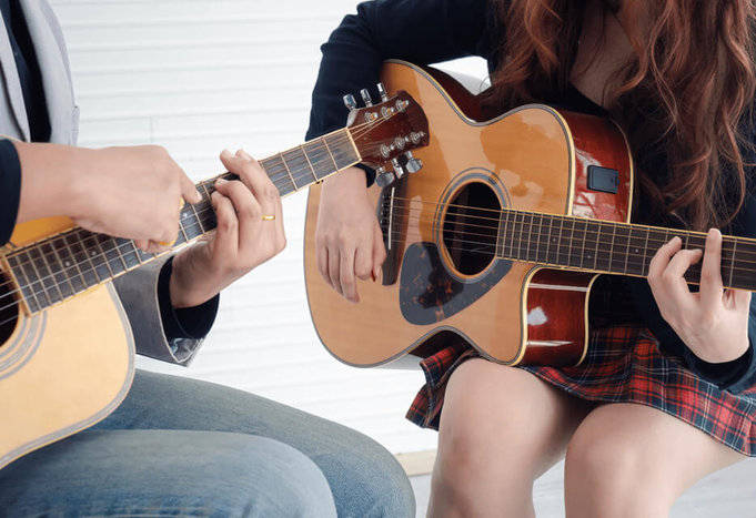 Mit Spaß am Gitarrenunterricht für Mannheim, Ludwigshafen, Heidelberg mit Konzept für Erwachsene und Kinder Gitarre