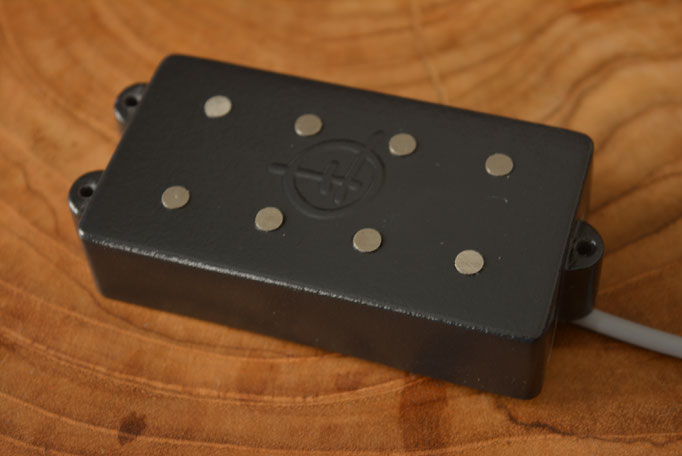 Alnico 5 magnet version MM Humbucker in Black