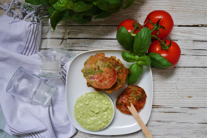 Tomaten im Kräuterteigmantel