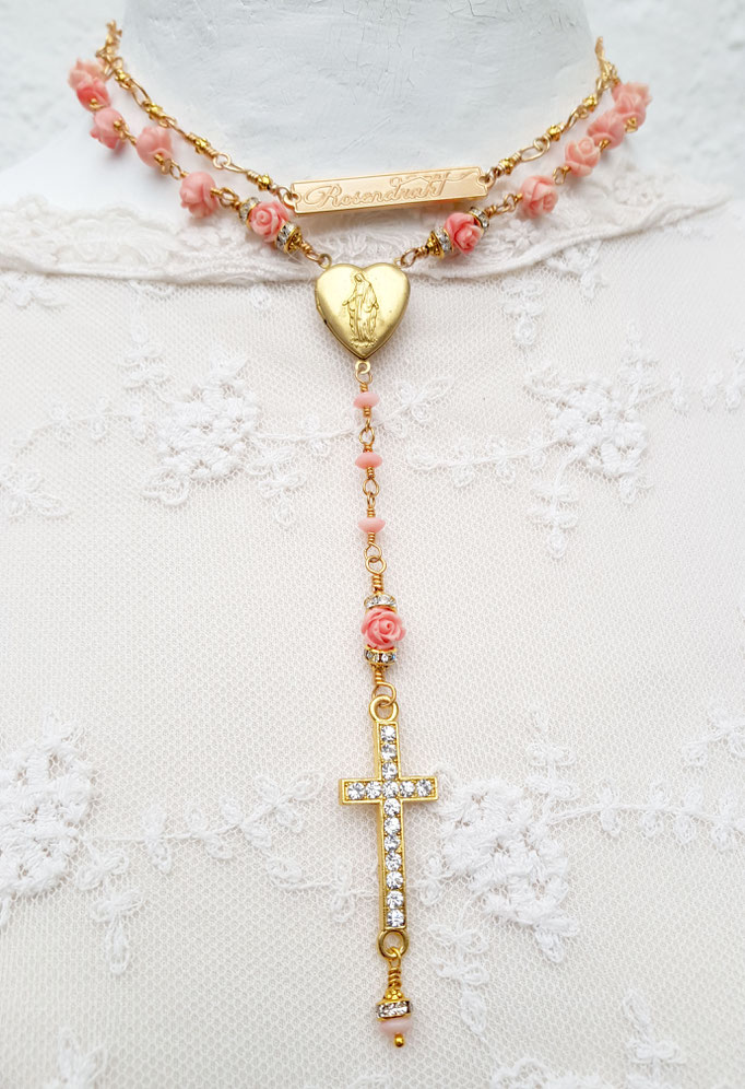 Rosendraht Rosendraht.de gesegnet Rosenkranz Rosenkranzkette Schmuck christlich spirituell Segen Schmuckdesidn Designerschmuck Jesus Christus Maria Madonna Marienmedaillon Herz Medaillon Kreuz Marienmedaille gold vergoldet Koralle apricot Rosen Röschen