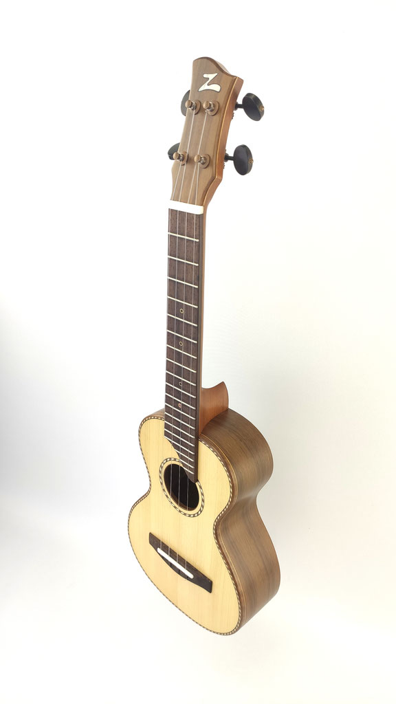 Store German Custom Ukuleles