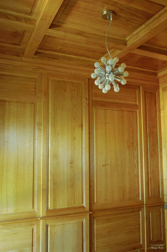 Boiserie toute hauteur et plafond à caisson en chêne (Tullins, Isère).