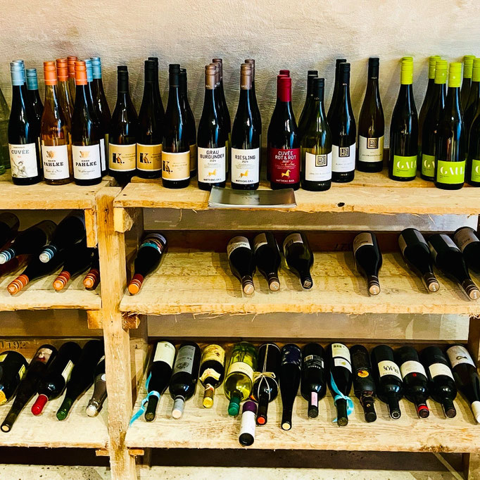kleiner regionaler Weinkeller im Weinhaus Moser