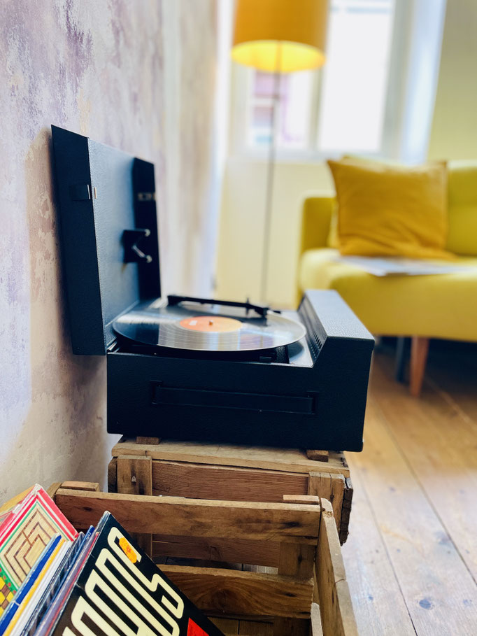 DUAL Plattenspieler in der Ferienwohnung