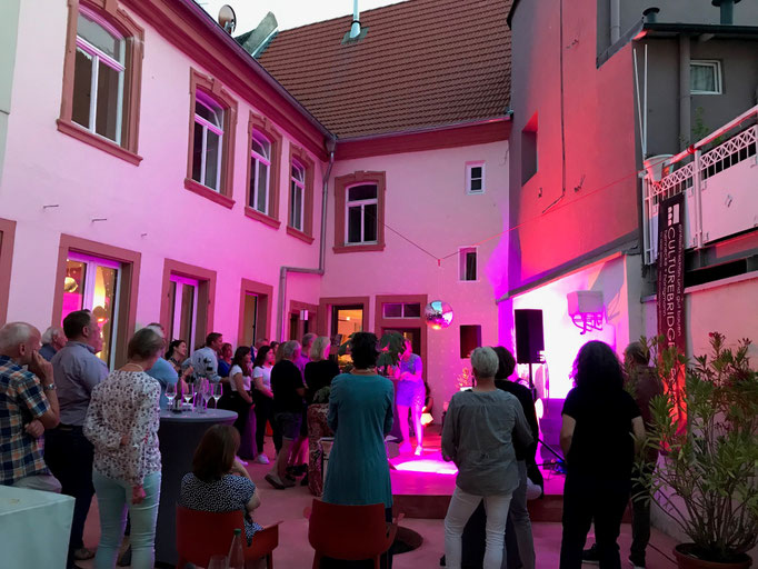 Festlicher Hof des WEINHAUS MOSER