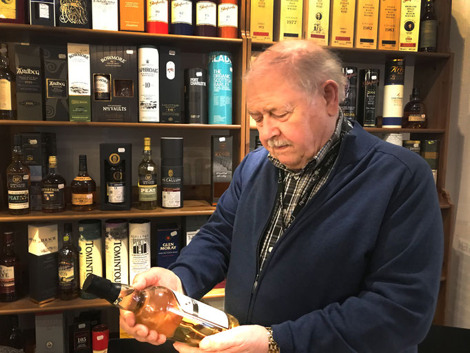 Herr Reichenecker hat Auswahl an edlem Whiskey