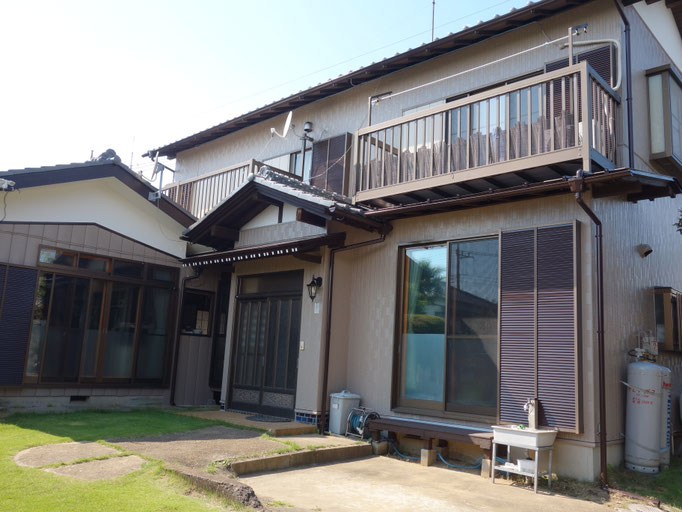 和風住宅の外壁塗装後の外観（落ち着いたベージュ系仕上げ）