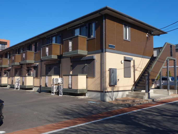 アパートの外壁・屋根塗装工事後の外観（高耐久塗料仕上げ）