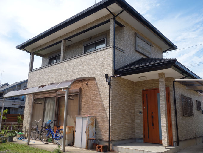 戸建住宅の外壁塗装後の外観、クリヤー塗装を行い艶がきれいに見える家