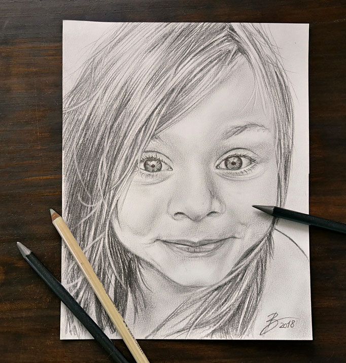 Portrait "Nora" - DIN A4 - Graphitstift auf Papier