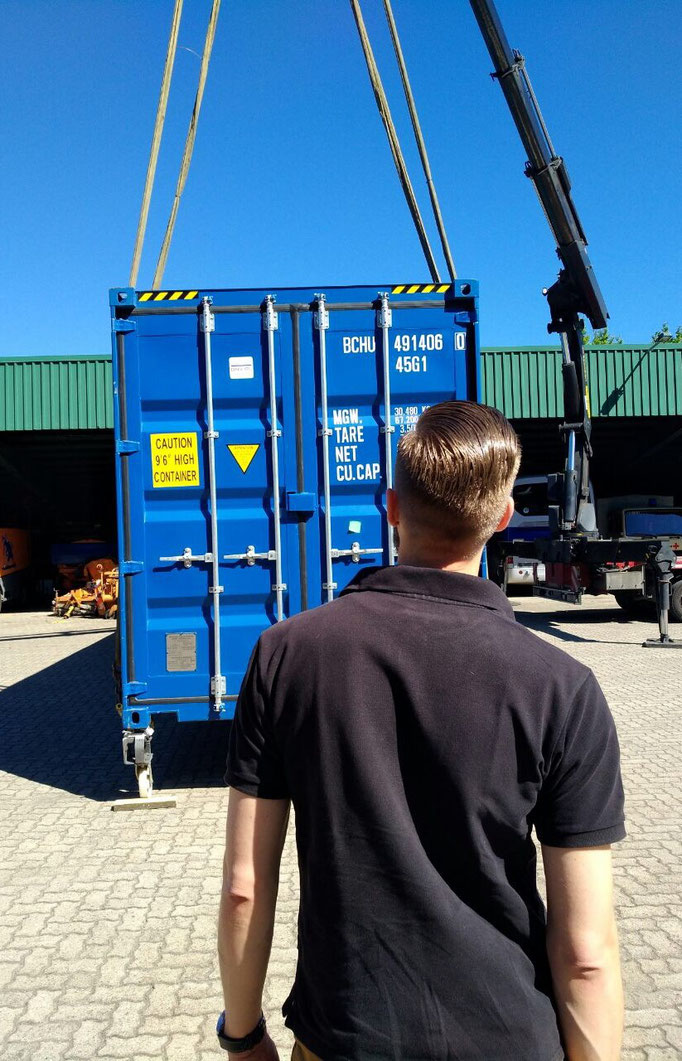 Container HC Heck beim Abladen