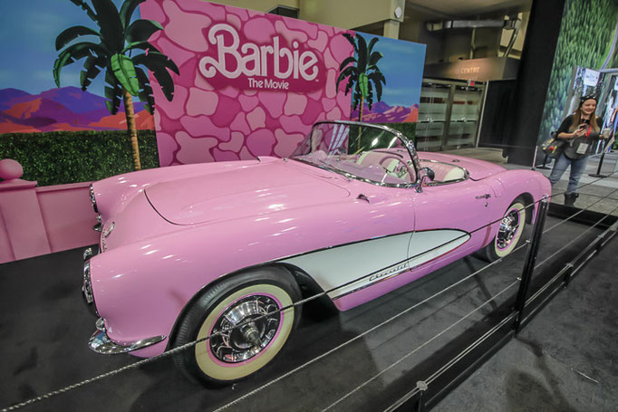 La Corvette rose de Barbie au salon de l'auto de Toronto 2024