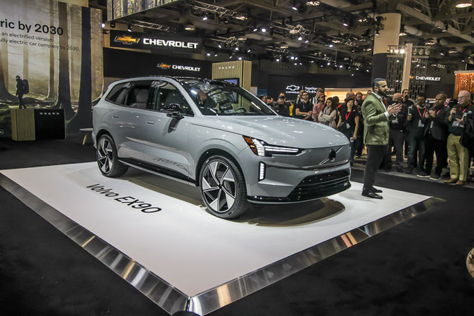 Volvo EX90 au salon de l'auto de Toronto 2024