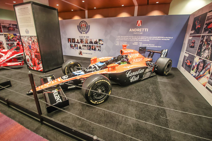 2 Formule INDY de Dario Franchitti au salon de l'auto de Toronto 2024