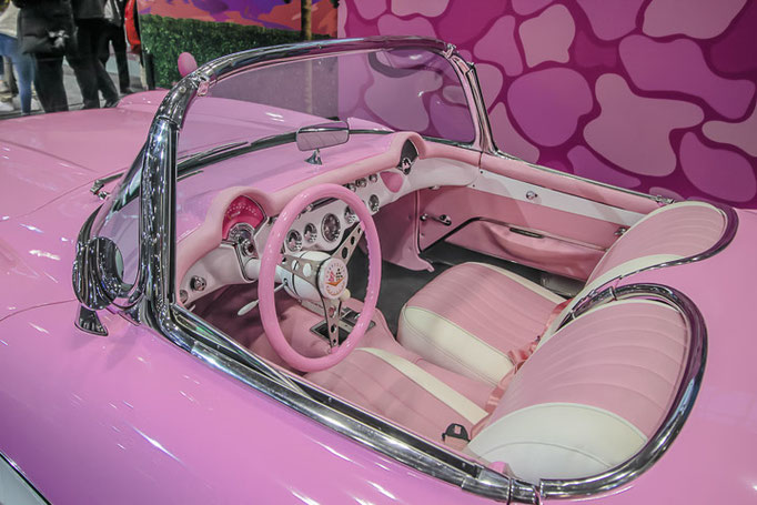 La Corvette rose de Barbie au salon de l'auto de Toronto 2024