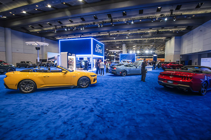 Mustang Ecoboost et GT at 2024 Toronto Auto Show