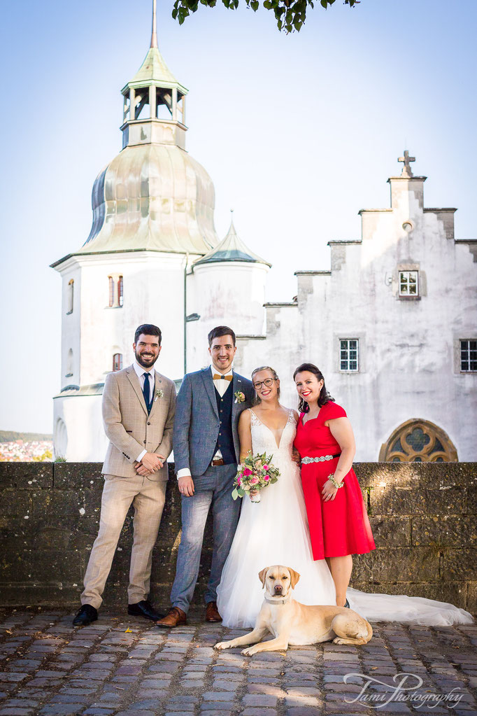 Hochzeitsreportage am Schloss Heidenheim mit Hund