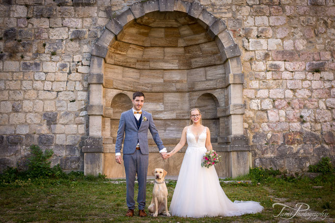 Hochzeitsfotografie am Schloss Heidenheim mit Hund
