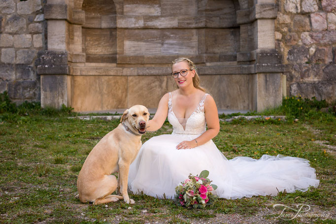 Brautpaarshooting am Schloss Heidenheim mit Hund