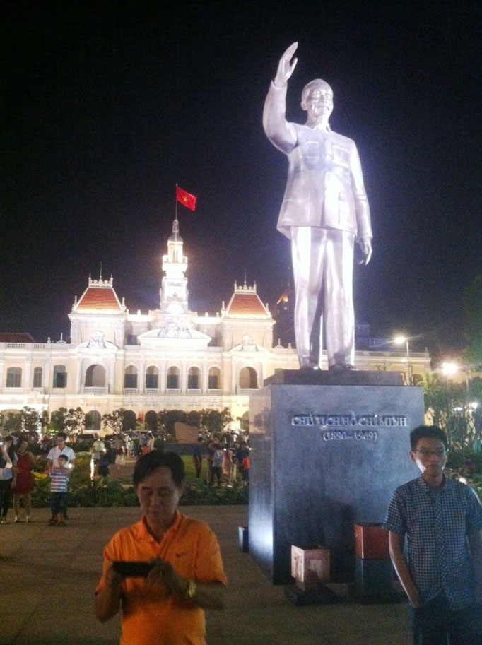 Statue von Ho Chi Minh an der Flaniermeile in Ho-Chi-Minh-Stadt