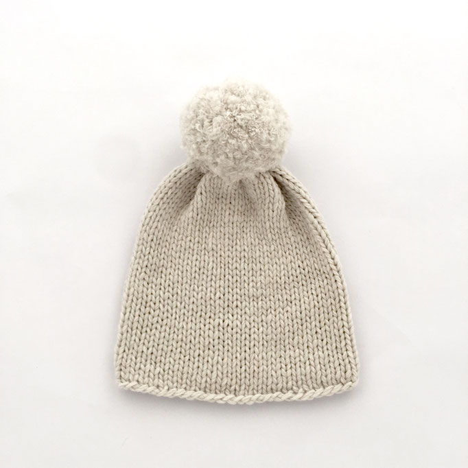 hand knitted Beanie with PomPom   - 70 % Extra Fine Lamb´s Wool / 30 % Cashmere - handgestrickte Mütze