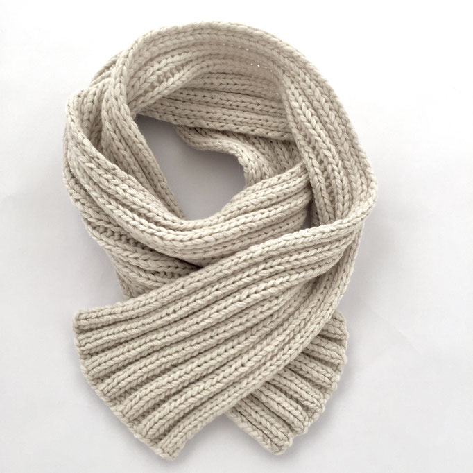 hand knitted ribbed scarf  - 70 % Extra Fine Lamb´s Wool / 30 % Cashmere - handgestrickter Rippstrick-Schal