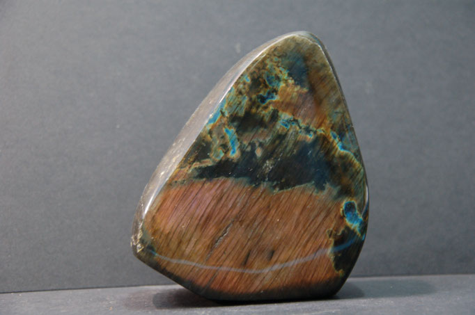 Labradorite (spectrolite) - Madagascar