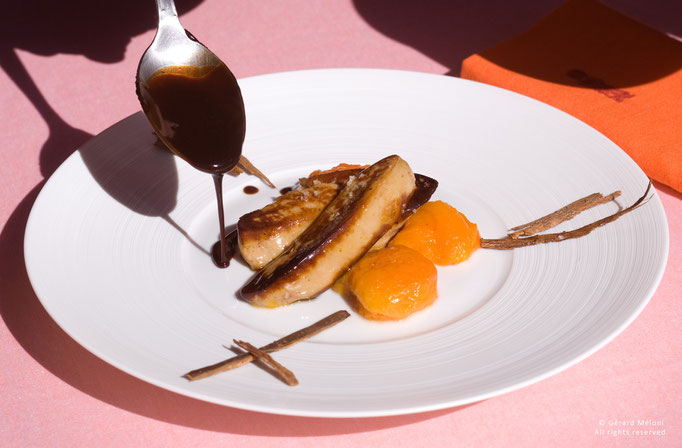 Foie gras de canard, abricot bergeron, réduction de jus de vin