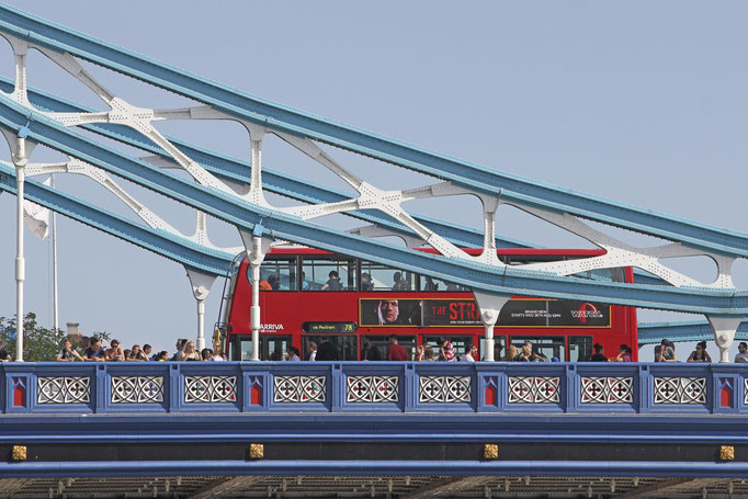 London - Towerbridge mit rotem Doppeldecker