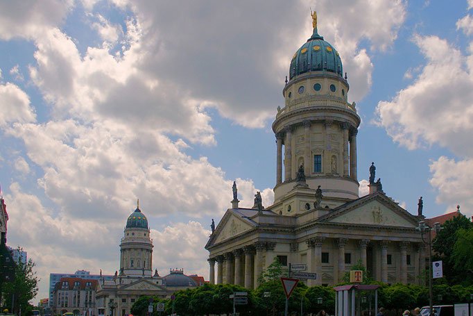 Katedra Francuska, a w tle widoczna blizniacza Katedra Niemiecka