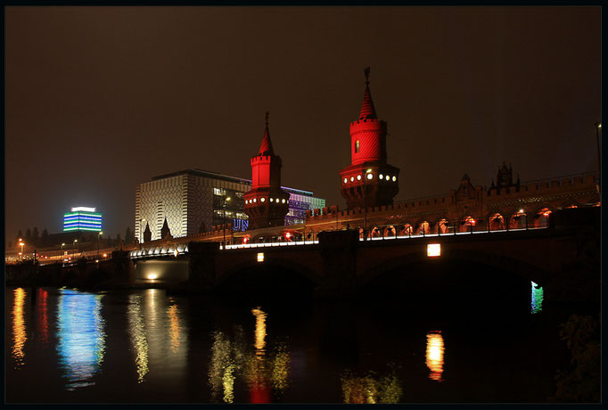 Most Oberbaum jak co roku tonacy w czerwieni