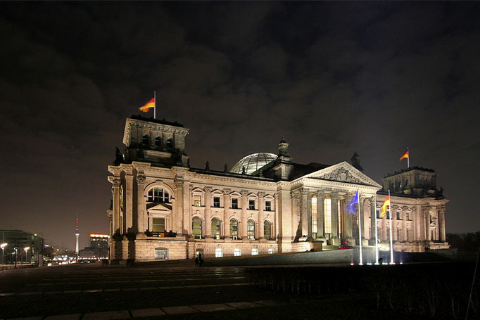 Budynek Reichstagu ze swoja kopula