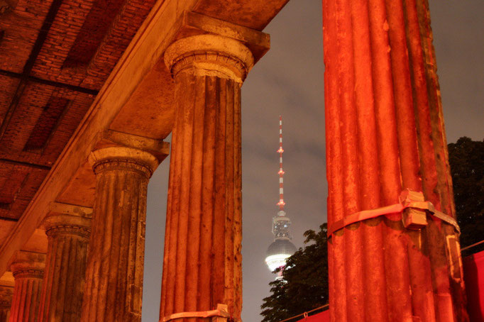 Kolumnada przed Galeria Narodowa