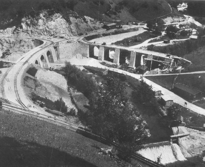 Die Rundbrücke bei der Mündung von Neustiftgraben und Pechgraben
