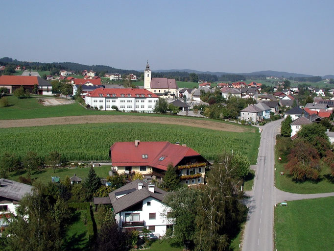 <b><a href="http://www.neukirchenandervoeckla.at">Neukirchen von Süden</a></b>