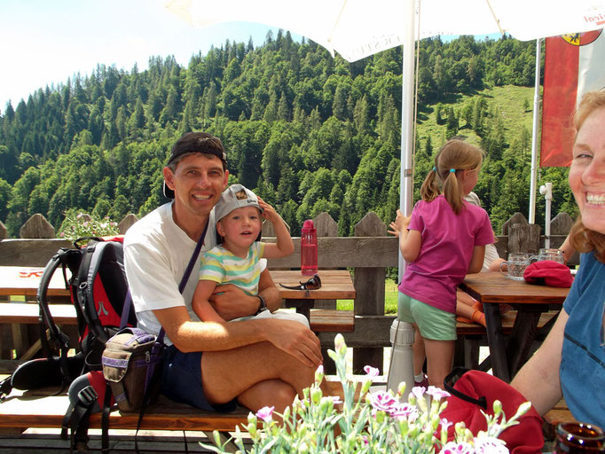 ..auch Gregor marschiert schon fest mit.