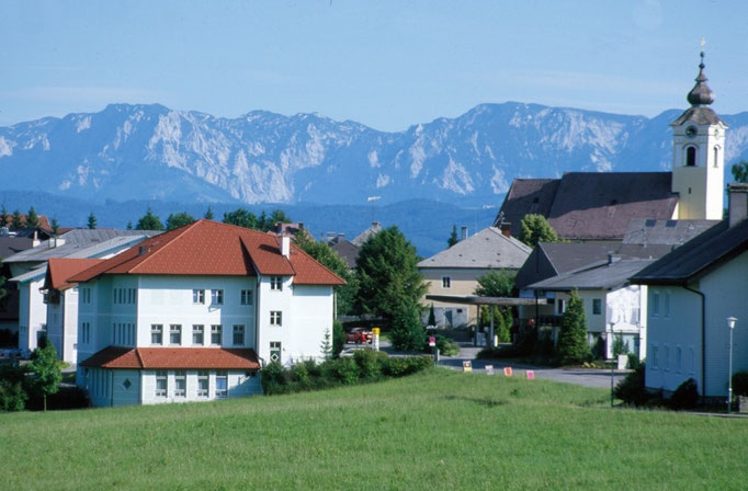 <b><a href="http://www.raiffeisen-ooe.at/eBusiness/rai_template1/1023995131774-NA-NA-NA-2-NA.html">Raiffeisenbank Neukirchen an der Vöckla</a></b>