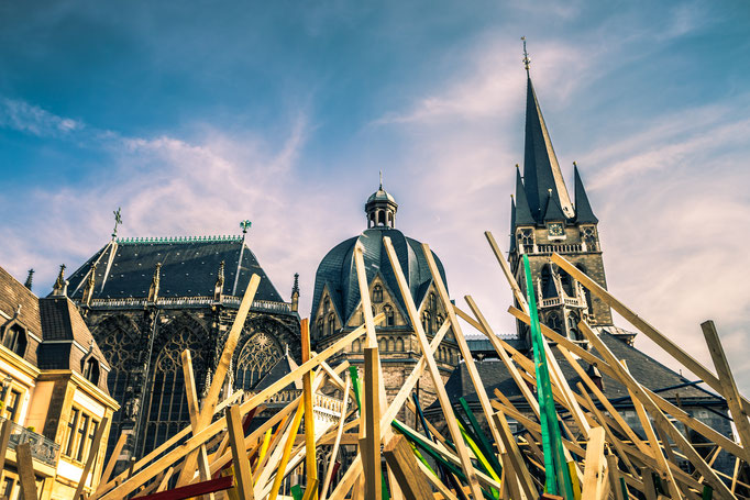 #51 Aachener Katschhof mit dem Archimedischen Sandkasten und dem Holzgerüst