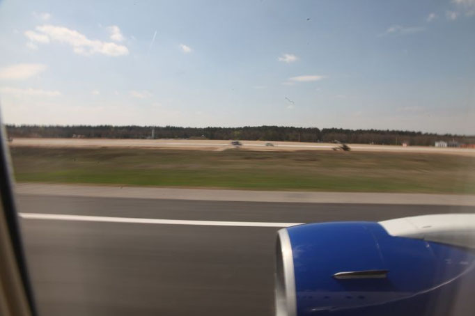 Wir nehmen fahrt auf und Take Off.