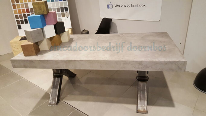 Beal mortex tafelblad 12cm met unieke stalen poten
