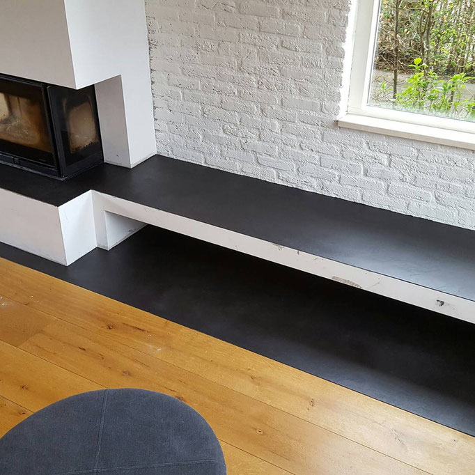 Plateau,vloer en kast planken afgewerkt met beal mortex